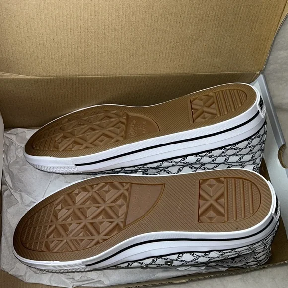 Converse brand new shoes in box. Women size 10.5 Men’s size 8.5 - Picture 2 of 7